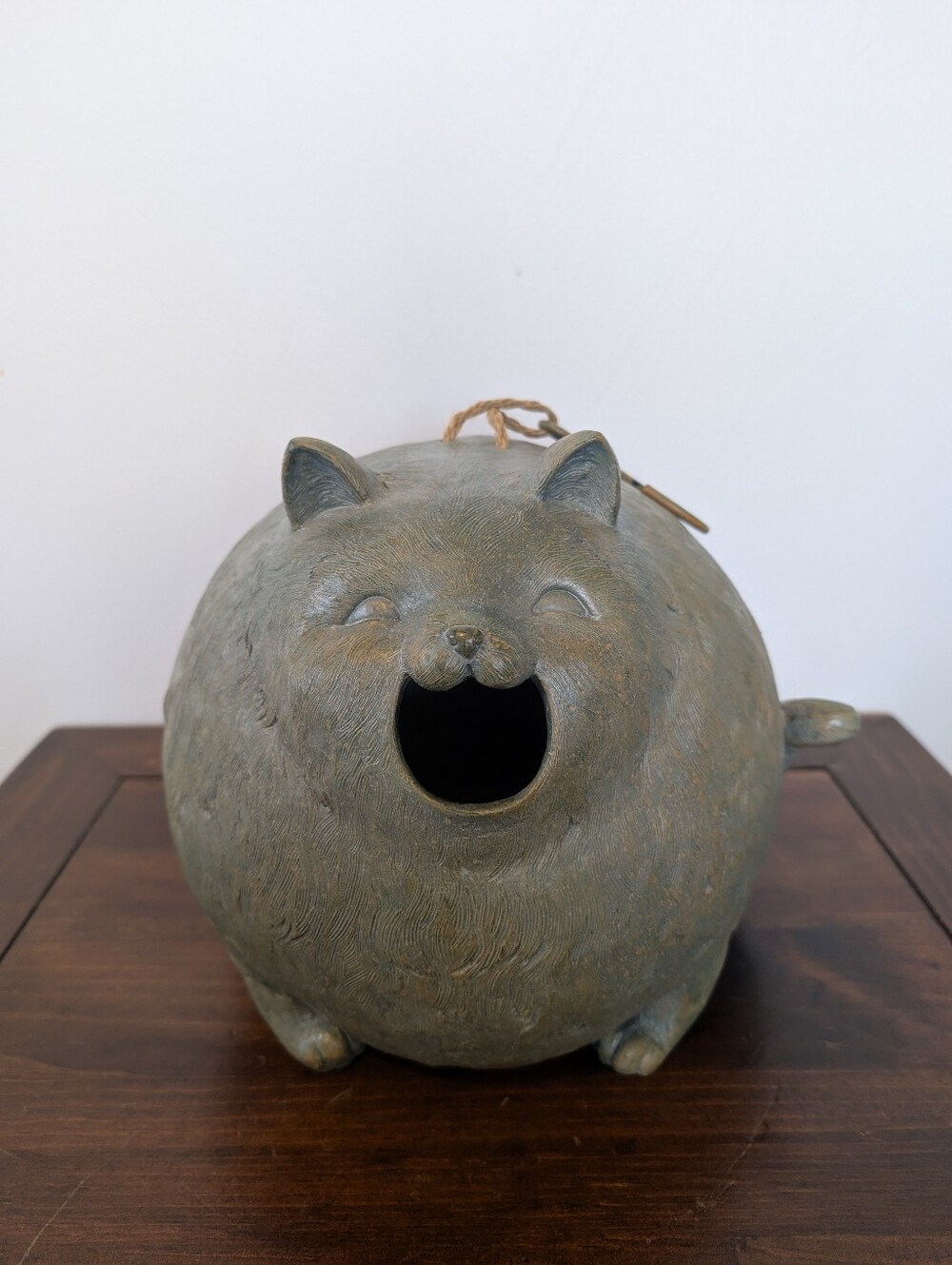 Vintage Seasons of Cannon Falls chubby cat yard decor